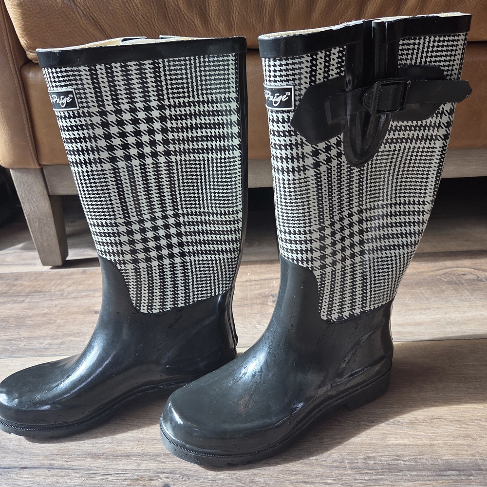 Charlie Paige Black and White Houndstooth Rain Boots